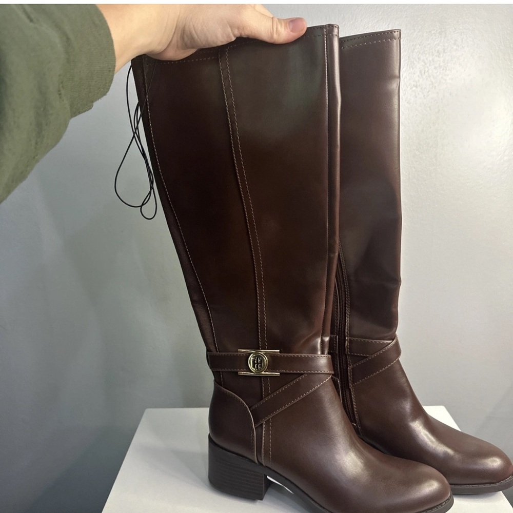 Tommy Hilfiger women’s knee high brown boots size 6m